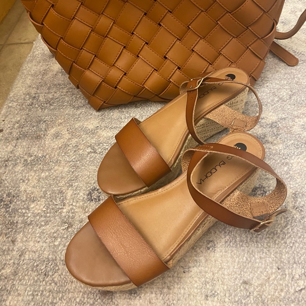 🎀🎀🎀Big Budda wedge sandals 🎀🎀🎀